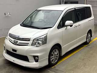 TOYOTA NOAH 2011