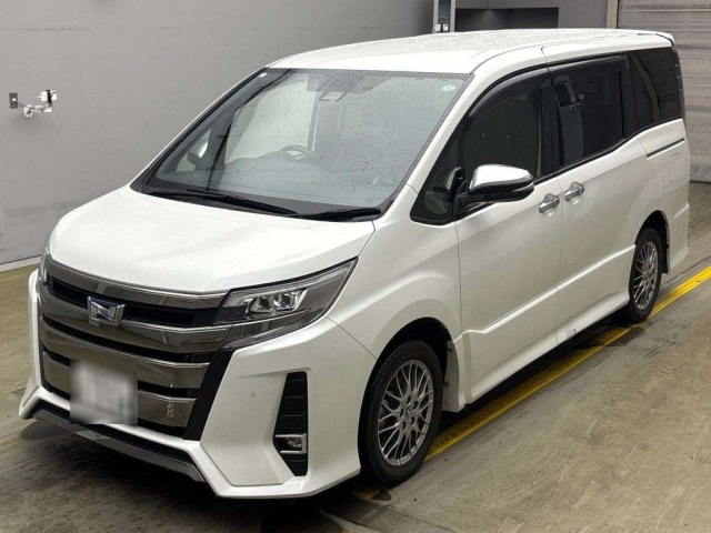 TOYOTA NOAH 2021