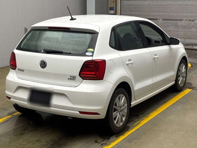 VOLKSWAGEN POLO 2016
