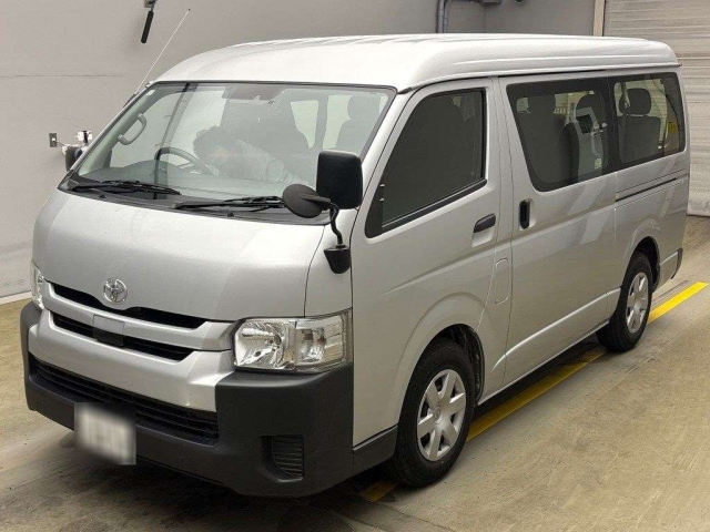TOYOTA HIACE 2019