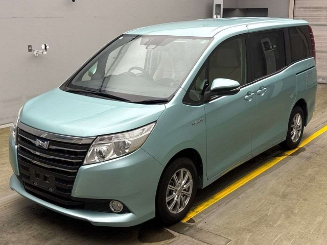 TOYOTA NOAH 2016