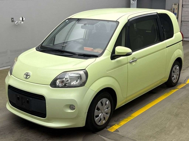 TOYOTA PORTE 2012