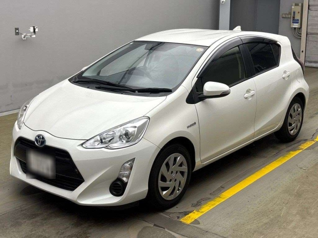 TOYOTA AQUA 2015