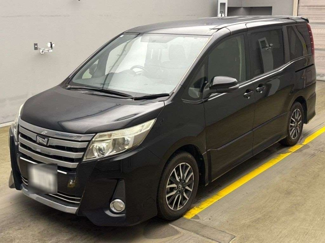 TOYOTA NOAH 2014
