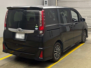 TOYOTA NOAH 2014
