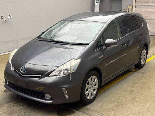 TOYOTA PRIUS ALPHA 2013