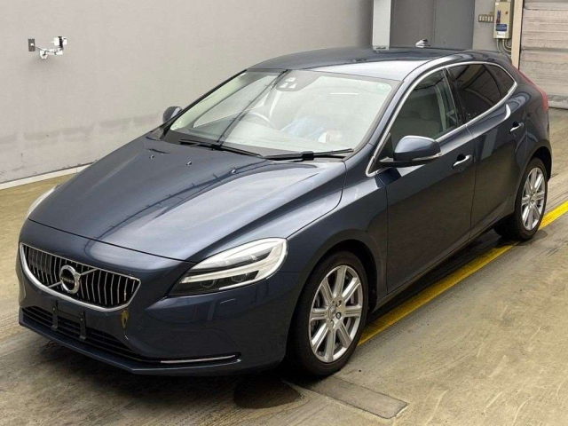 VOLVO V40 2016