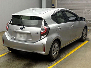 TOYOTA AQUA 2021
