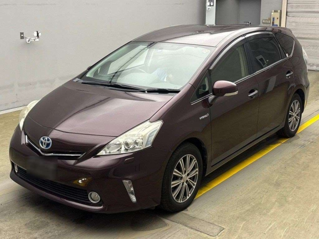 TOYOTA PRIUS ALPHA 2014