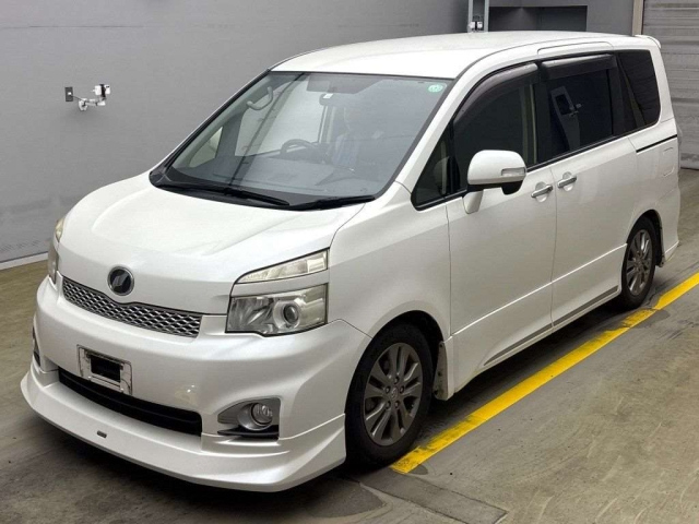 TOYOTA VOXY 2012
