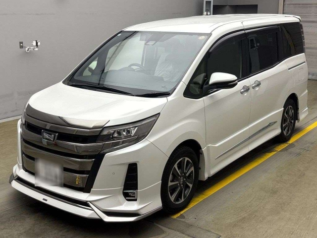 TOYOTA NOAH 2020