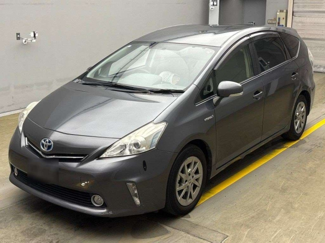 TOYOTA PRIUS ALPHA 2012