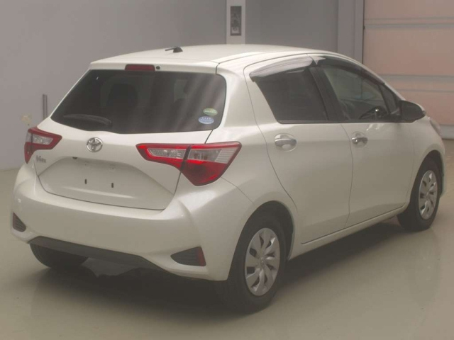 TOYOTA VITZ 2018