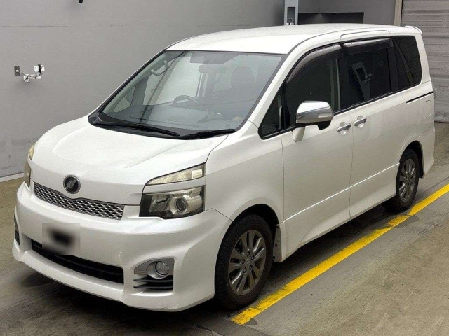 TOYOTA VOXY 2011