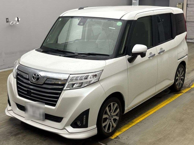 TOYOTA ROOMY 2017