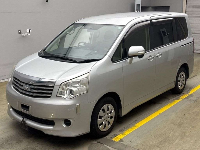 TOYOTA NOAH 2012