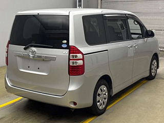 TOYOTA NOAH 2012