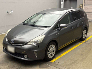 TOYOTA PRIUS ALPHA 2011
