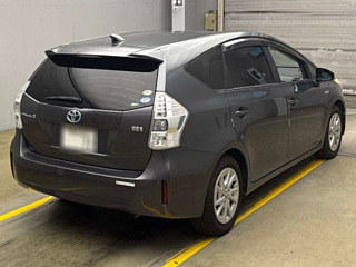 TOYOTA PRIUS ALPHA 2011