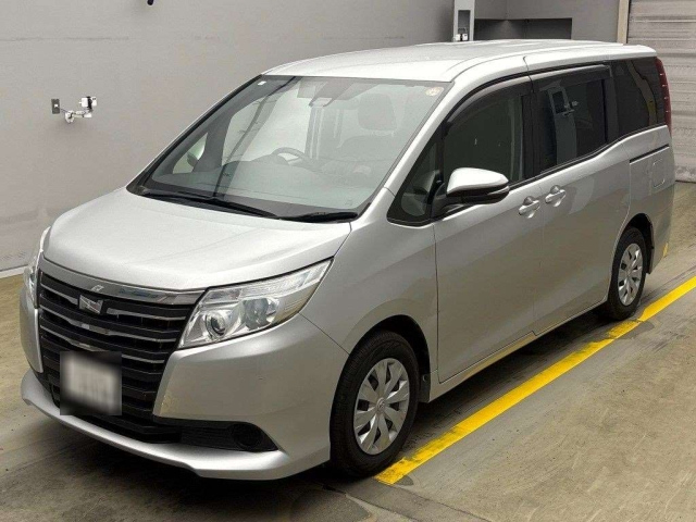 TOYOTA NOAH 2017