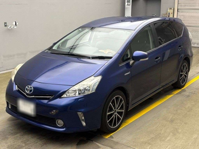TOYOTA PRIUS ALPHA 2011