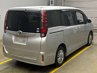 TOYOTA NOAH 2014