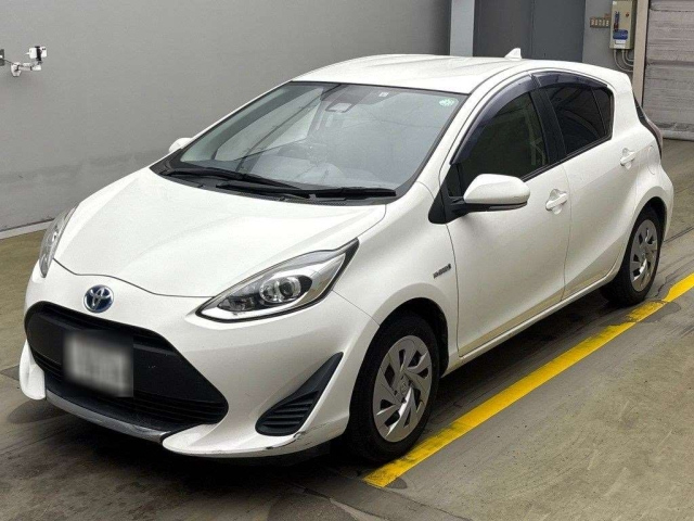 TOYOTA AQUA 2019