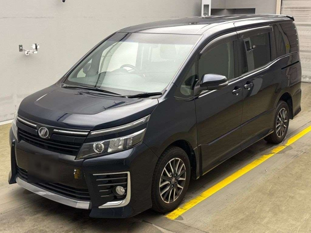 TOYOTA VOXY 2014
