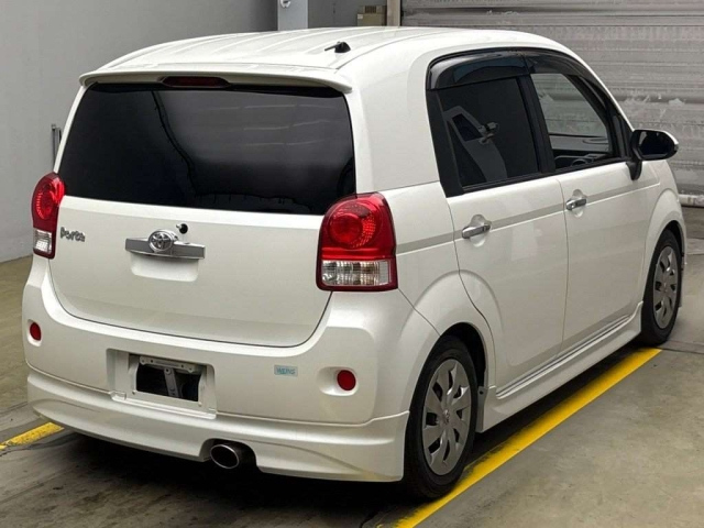 TOYOTA PORTE 2015