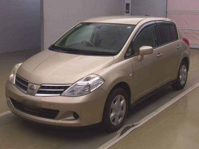 NISSAN TIIDA 2010
