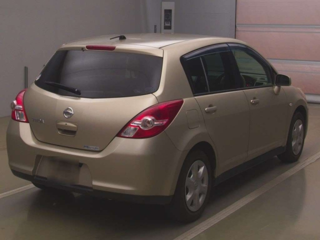 NISSAN TIIDA 2010