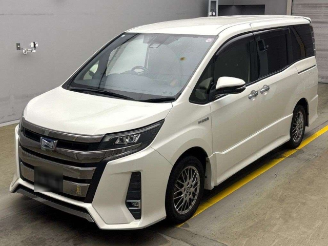 TOYOTA NOAH 2018