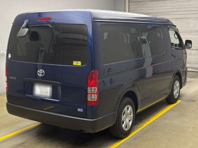 TOYOTA HIACE 2021
