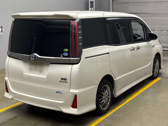 TOYOTA NOAH 2018