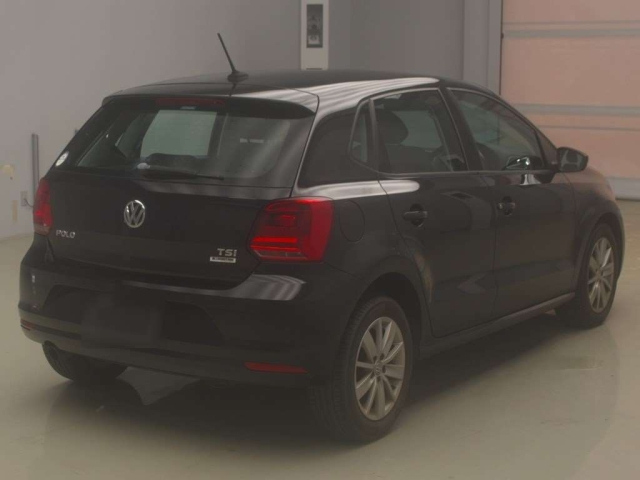 VOLKSWAGEN POLO 2016