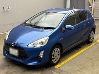 TOYOTA AQUA 2015