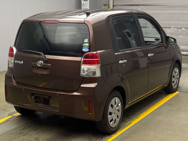 TOYOTA SPADE 2012
