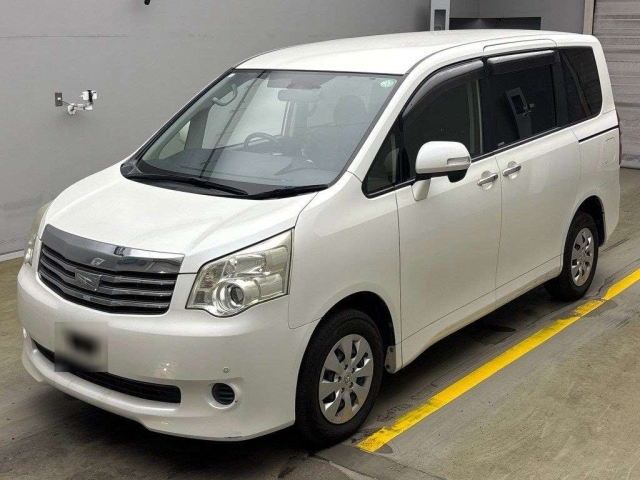 TOYOTA NOAH 2012
