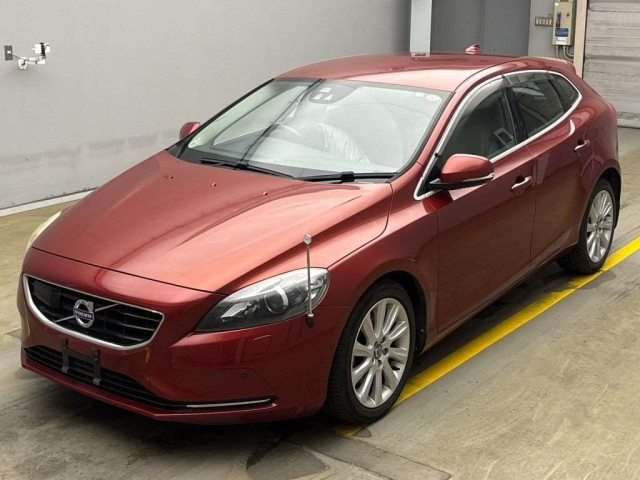 VOLVO V40 2014