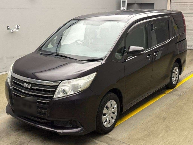 TOYOTA NOAH 2014