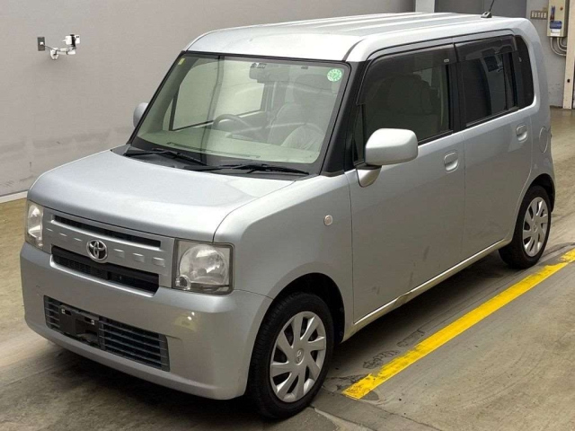 TOYOTA PIXIS SPACE 2012