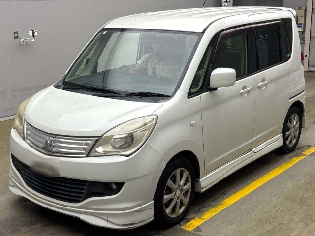 MITSUBISHI DELICA D2 2012