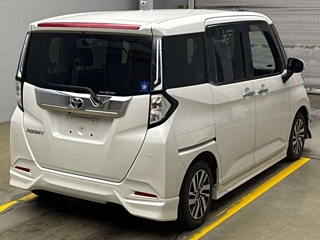TOYOTA ROOMY 2021