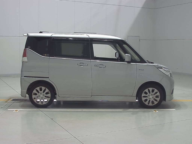 MITSUBISHI DELICA D2 2020