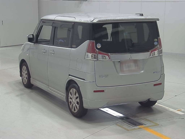 MITSUBISHI DELICA D2 2020