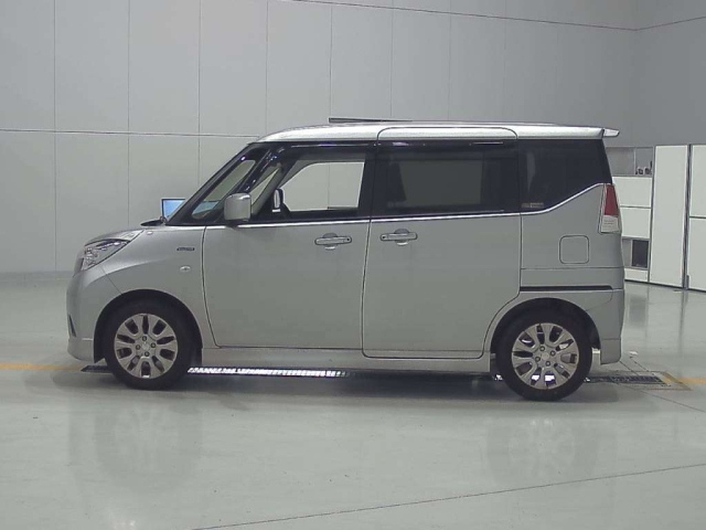 MITSUBISHI DELICA D2 2020