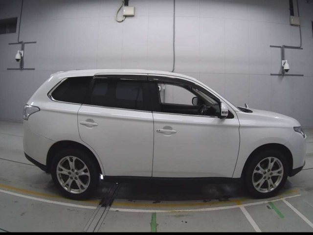 MITSUBISHI OUTLANDER 2013
