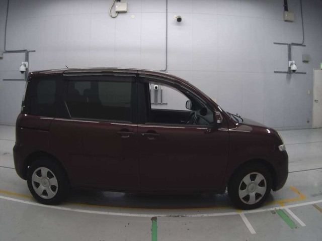 TOYOTA SIENTA 2012