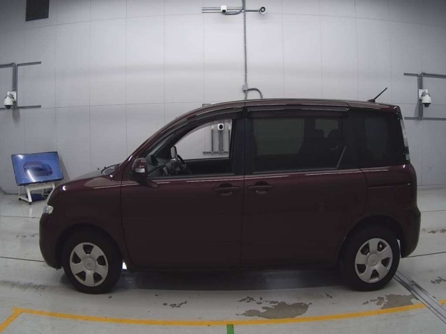 TOYOTA SIENTA 2012
