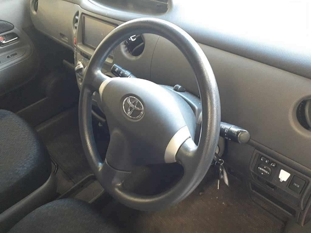 TOYOTA SIENTA 2012